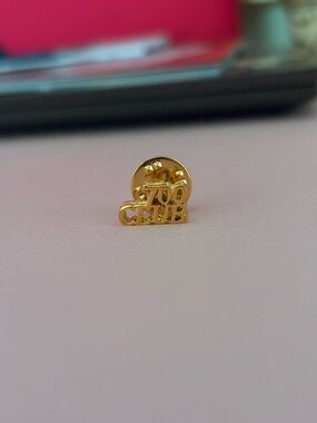 Gold '700 Club' Lapel Pin